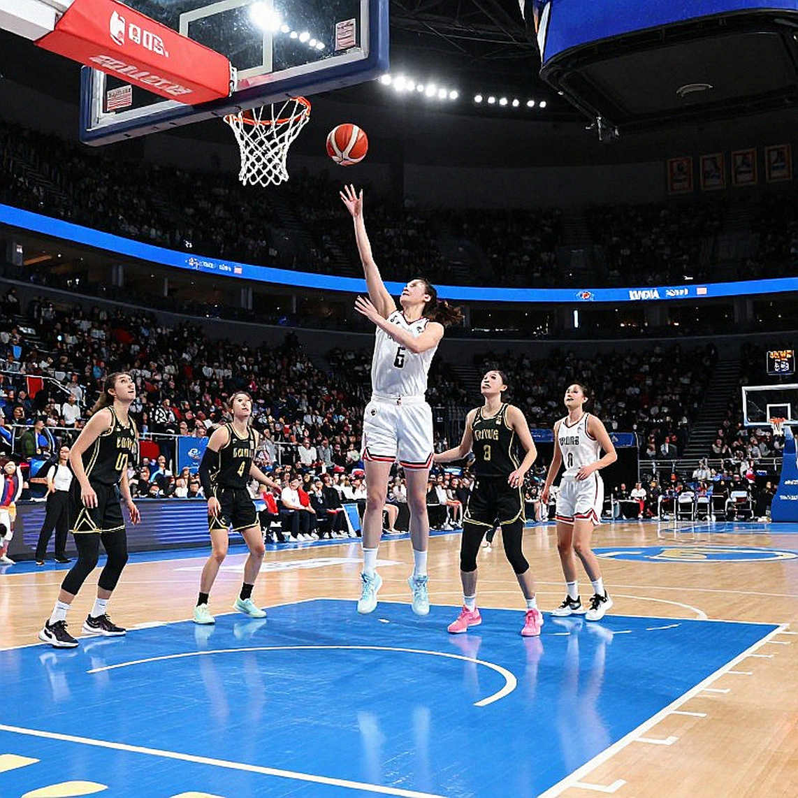 A'ja Wilson nhận lỗi kỹ thuật vì đối đầu cổ động viên: Khe hở quản trị của WNBA lộ ra giữa loạt playoff